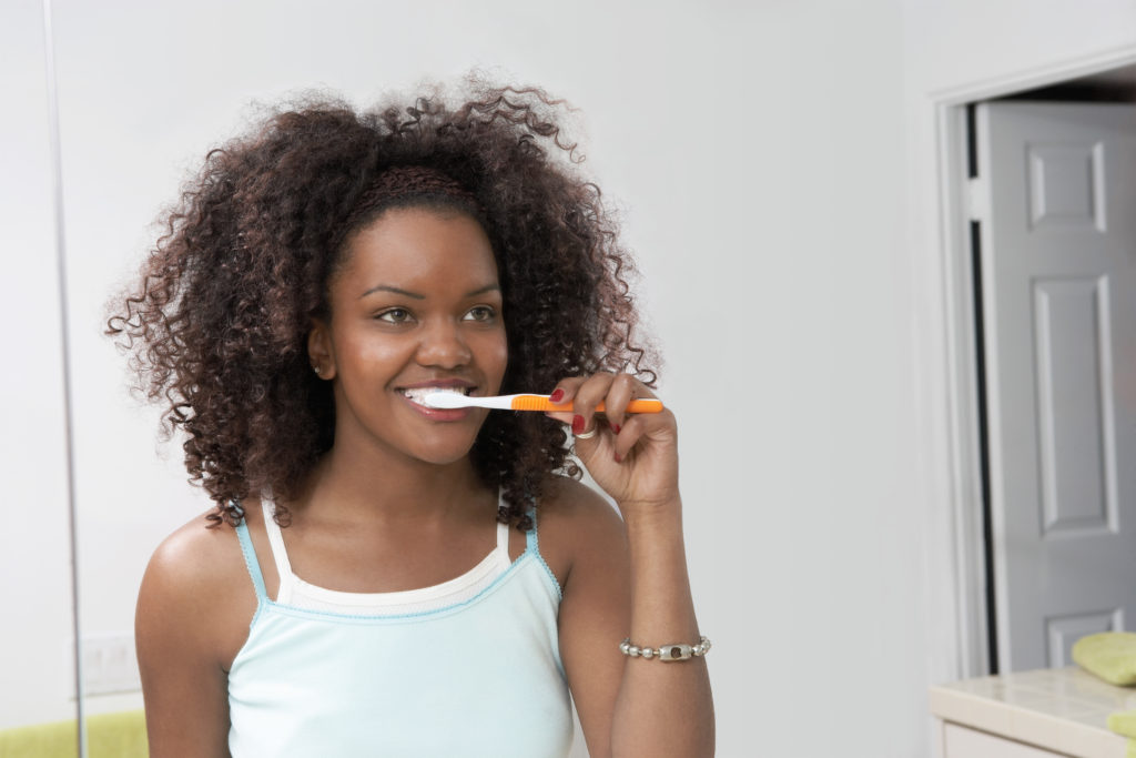 Before getting your impacted wisdom teeth removed, be sure to brush your teeth thoroughly.
